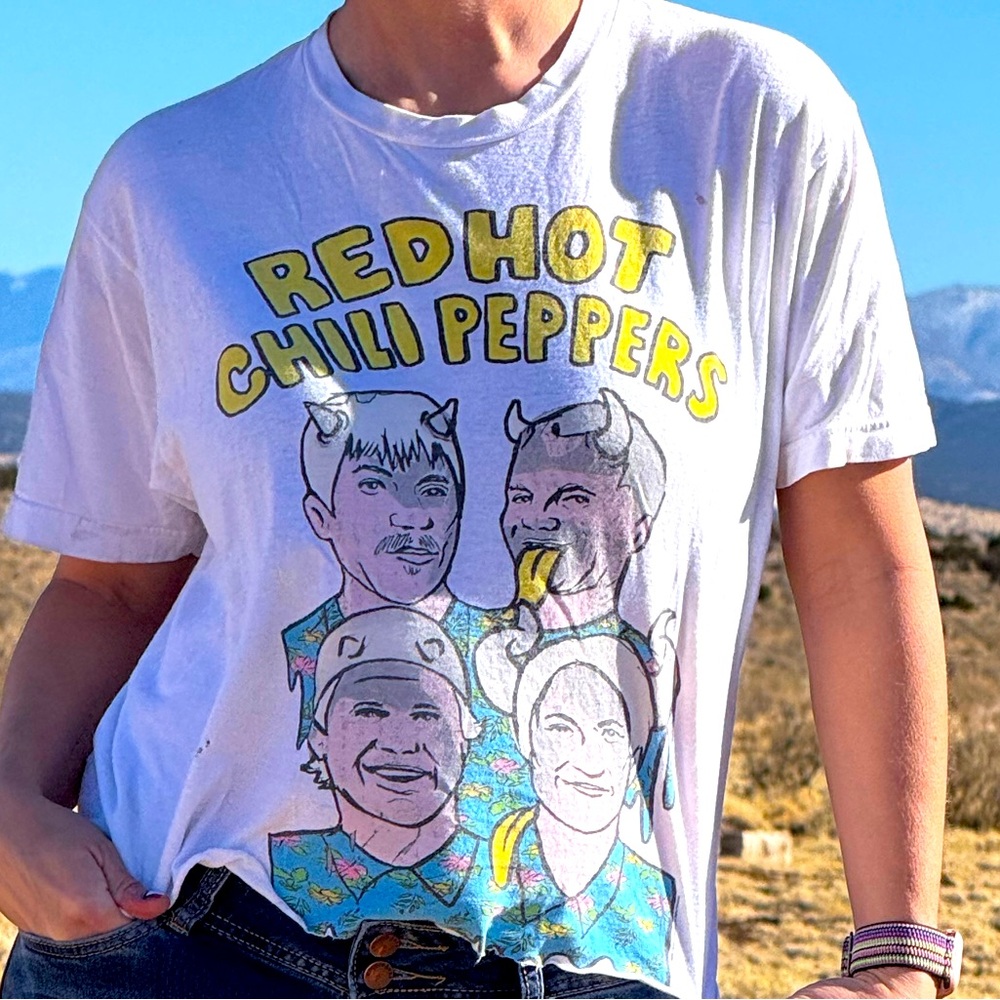 Distressed Red Hot Chili Peppers 2017 Tour Tee Size L
